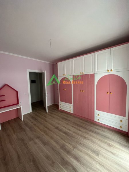 Tirane, shitet apartament 2+1+post Parkimi Kati 2, 92 m² 130.000 € (Univers City)