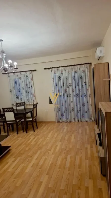Tirane, jepet me qera apartament 2+1+Ballkon Kati 3, 94 m² 550 € (kodra e diellit)