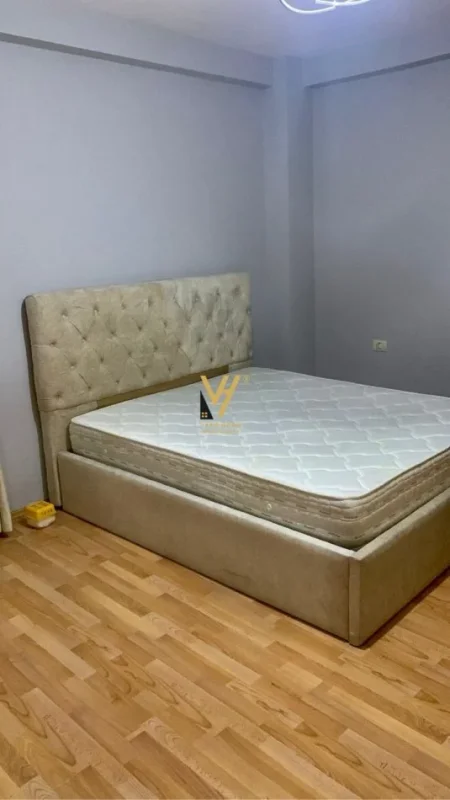 Tirane, jepet me qera apartament 2+1+Ballkon Kati 3, 94 m² 550 € (kodra e diellit)