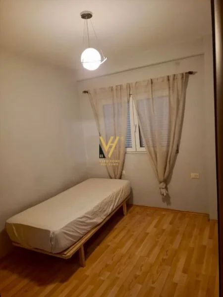 Tirane, jepet me qera apartament 2+1+Ballkon Kati 3, 94 m² 550 € (kodra e diellit)
