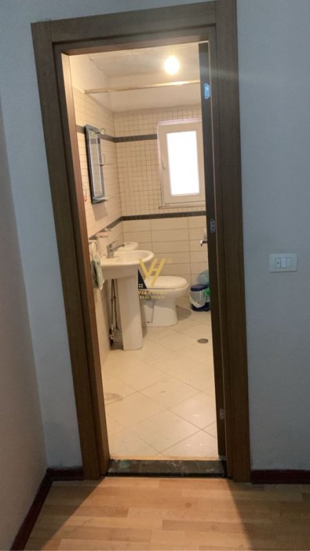 Tirane, jepet me qera apartament 2+1+Ballkon Kati 3, 94 m² 550 € (kodra e diellit)
