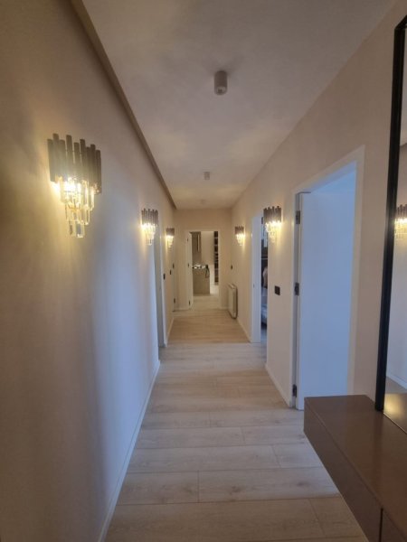 Tirane, jepet me qera apartament 2+1 Kati 9, 120 m² 1.800 € (Prane Nobis.)
