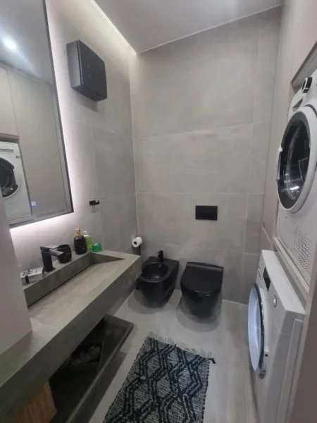 Tirane, jepet me qera apartament 2+1 Kati 9, 120 m² 1.800 € (Prane Nobis.)