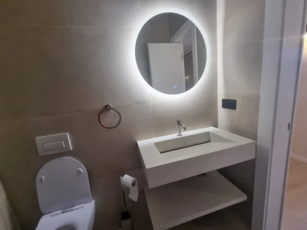 Tirane, jepet me qera apartament 2+1 Kati 9, 120 m² 1.800 € (Prane Nobis.)