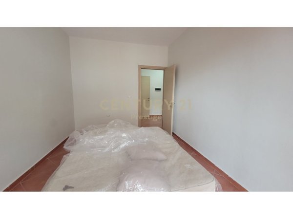 Tirane, jepet me qera apartament 3+1 Kati 4, 120 m² 550 € (Shkolla e Baletit)