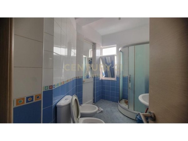 Tirane, jepet me qera apartament 3+1 Kati 4, 120 m² 550 € (Shkolla e Baletit)