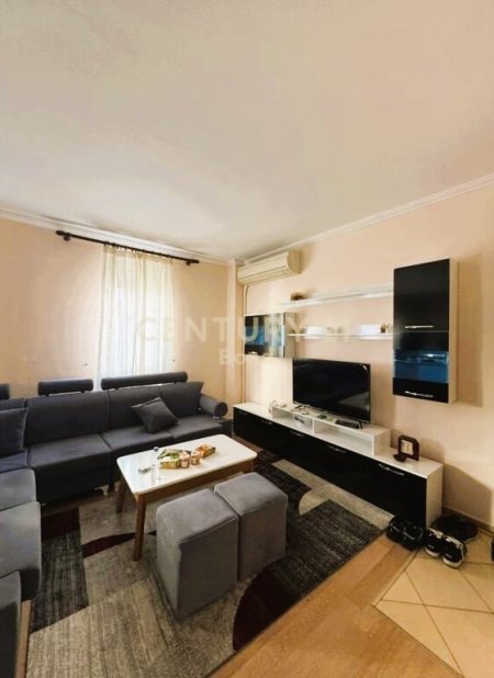 Tirane, shitet apartament 2+1+Ballkon Kati 3, 96 m² 175.000 € (Liqeni i Thate)
