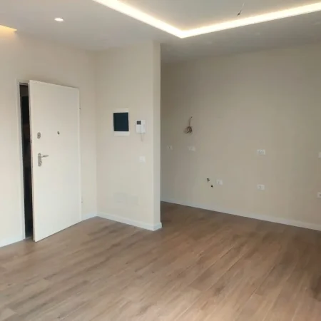 Tirane, jepet me qera zyre Kati 3, 114 m² 1.400 € (Rruga Kosovareve)