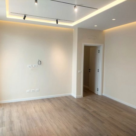 Tirane, jepet me qera zyre Kati 3, 114 m² 1.400 € (Rruga Kosovareve)