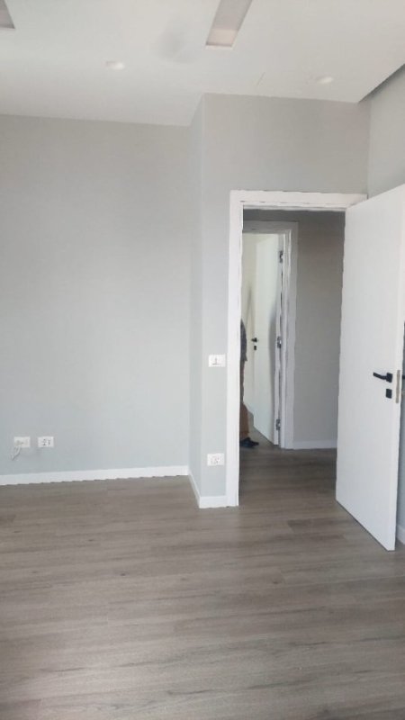 Tirane, jepet me qera zyre Kati 3, 114 m² 1.400 € (Rruga Kosovareve)