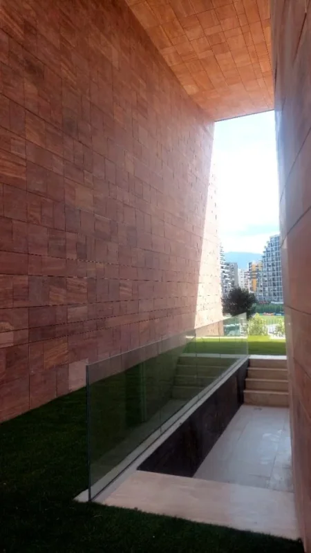 Tirane, jepet me qera zyre Kati 3, 114 m² 1.400 € (Rruga Kosovareve)