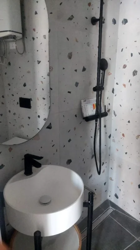 Tirane, jepet me qera zyre Kati 3, 114 m² 1.400 € (Rruga Kosovareve)