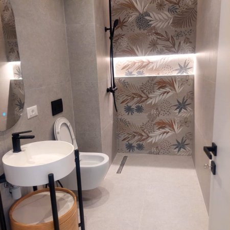 Tirane, jepet me qera zyre Kati 3, 114 m² 1.400 € (Rruga Kosovareve)