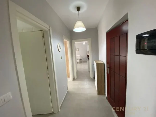 Tirane, jepet me qera apartament 2+1+Ballkon Kati 5, 88 m² 600 € (Don Bosko)