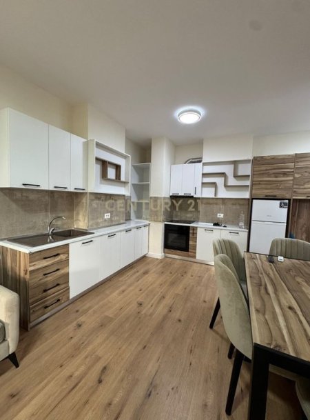 Tirane, jepet me qera apartament 1+1+Aneks+Ballkon Kati 7, 67 m² 550 € (yzberisht)