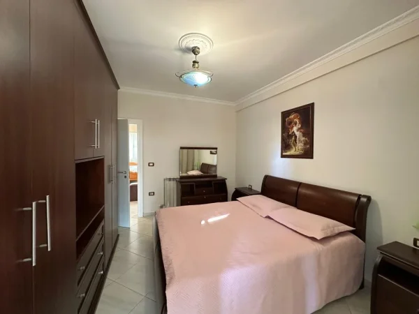 Tirane, Liste me oferta 2+1+Ballkon Kati 6, 90 m² (parku i autobusave)