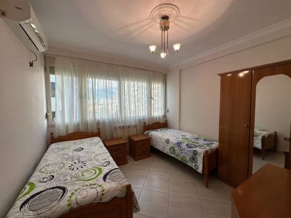 Tirane, Liste me oferta 2+1+Ballkon Kati 6, 90 m² (parku i autobusave)