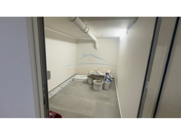 Tirane, shitet ambjent biznesi Kati 1, 130 m² (Rrugën Sulejman Delvina)