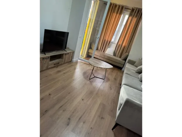 Tirane, jepet me qera apartament 1+1+Ballkon Kati 7, 67 m² 550 € (Yzberisht)