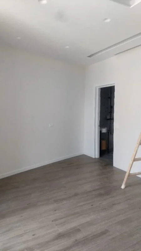 Tirane, jepet me qera zyre Kati 3, 114 m² 1.400 € (altana rezidence)