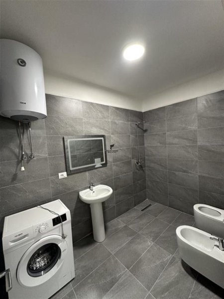 Tirane, jepet me qera apartament 1+1+Ballkon Kati 7, 75 m² 400 € (ASTIR)