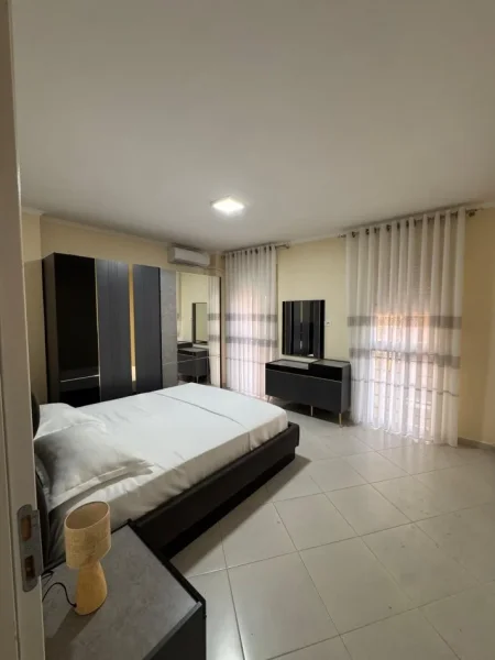 Tirane, jepet me qera apartament 2+1+Aneks+Ballkon Kati 5, 95 m² 850 € (Rruga Mine Peza)