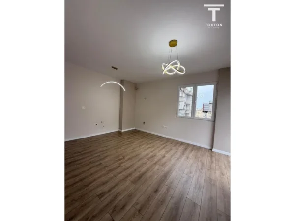 Tirane, shitet apartament 2+1 Kati 4, 100 m² 135.000 € (Rruga Muhamed Deliu)
