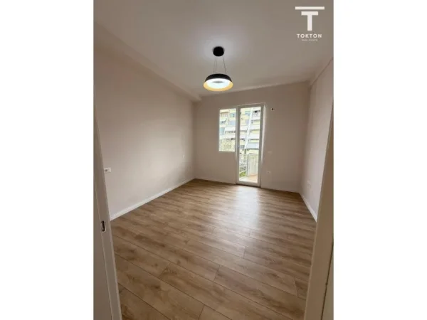 Tirane, shitet apartament 2+1 Kati 4, 100 m² 135.000 € (Rruga Muhamed Deliu)