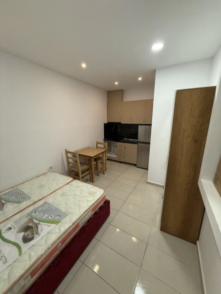 Tirane, jap me qera apartament 1+1 Kati 1, 40 m² 250 € (Selaudin Zorba)