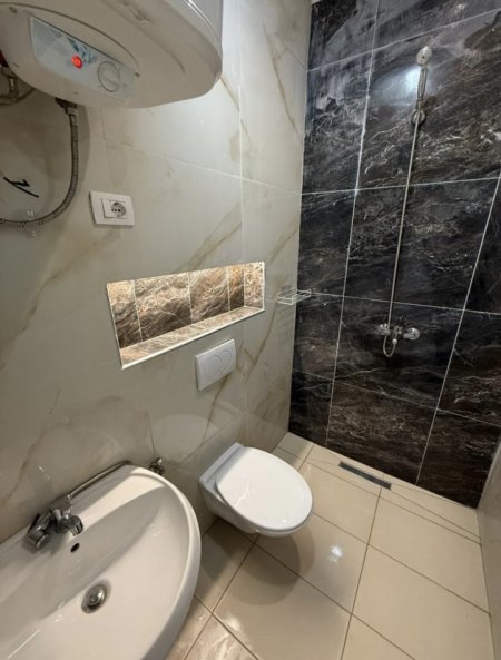 Tirane, jap me qera apartament 1+1 Kati 1, 40 m² 250 € (Selaudin Zorba)