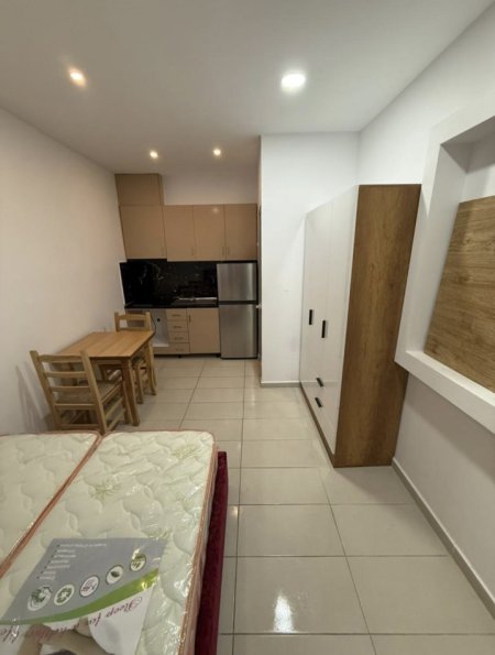 Tirane, jap me qera apartament 1+1 Kati 1, 40 m² 250 € (Selaudin Zorba)