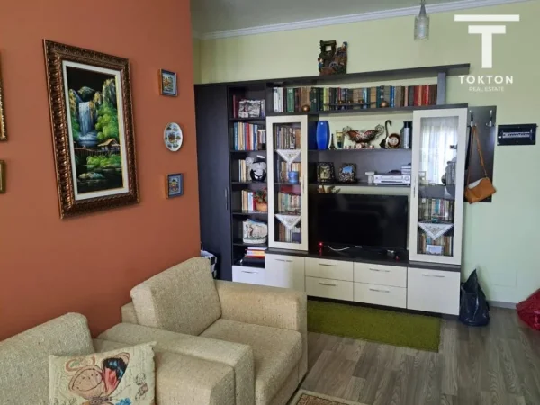 Tirane, shitet apartament 1+1 Kati 3, 64 m² 100.000 € (Fresku)