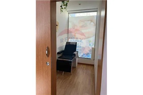 Tirane, jepet me qera ambjent biznesi Kati 1, 57 m² 800 € (Bulevardi Bajram Curri)