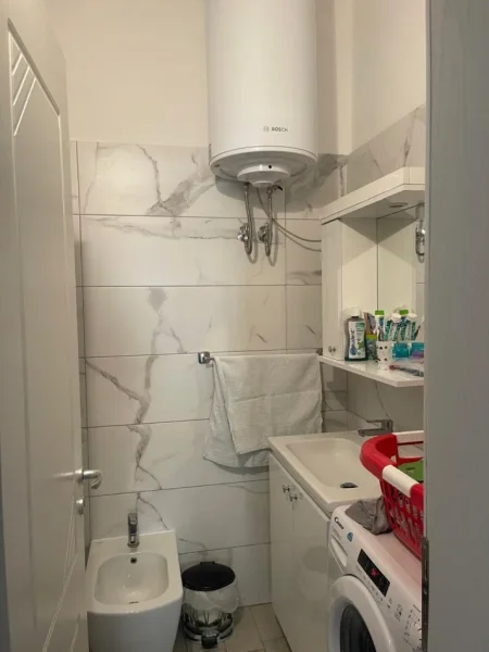 Durres, shitet apartament 1+1+Ballkon Kati 3, 60 m² 90.000 € (MALI I ROBIT)