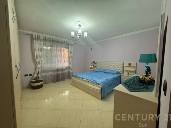 Tirane, jepet me qera apartament 2+1 , 76 m² 600 € (Rizat Cerova)