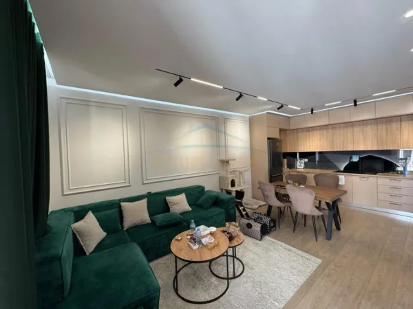 Tirane, shitet apartament 2+1+Ballkon Kati 2, 110 m² 264.999 € (kodra e diellit)