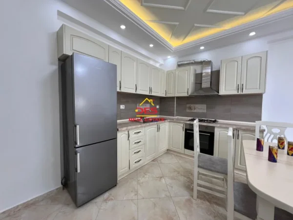 Vlore, shitet apartament 2+1+Ballkon Kati 2, 102 m² 219.900 € (Rruga murat Tërbaçi)