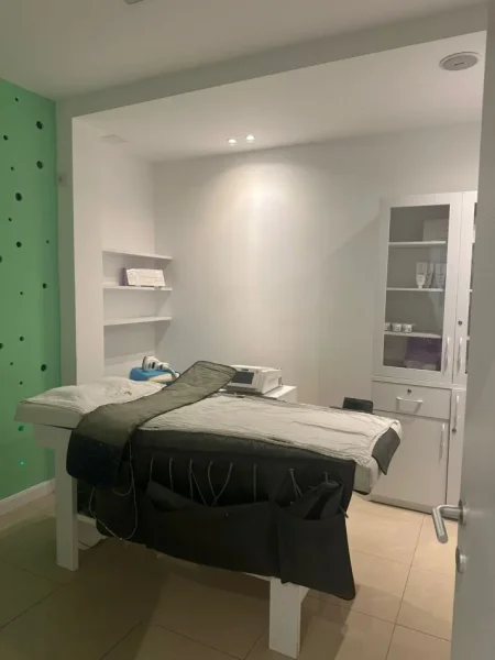 Durres, jepet me qera ambjent biznesi Kati 0, 160 m² 1.000 € (Vollga, Durres)