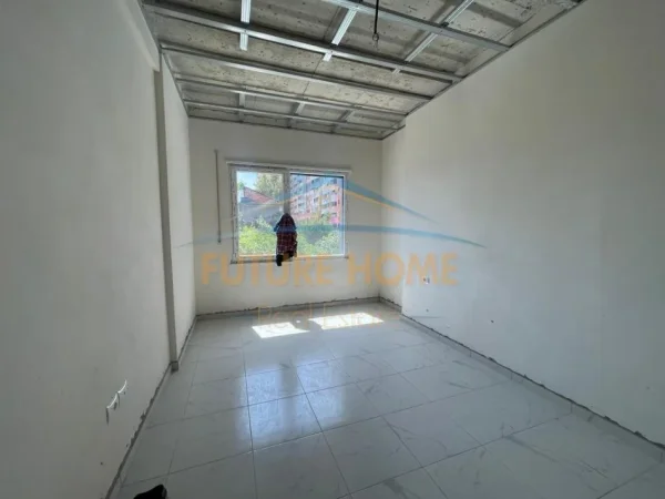 Shitet, Apartament 2+1+2, pranë Spitalit Amerikan 3, Tiranë