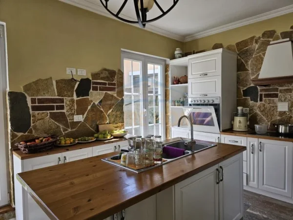 Tirane, shitet shtepi 2 Katshe Kati 0, 409 m² 370.000 € (Stacioni i Trenit, Rruga Panorama)