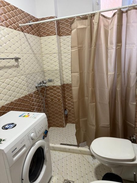 Tirane, jepet me qera garsonier 1+1 , 30 m² 200 € (Fuat toptani)