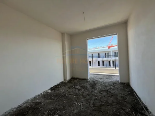 Tirane, shitet apartament 2+1+Ballkon Kati 8, 119 m² 100.000 € (QTU, Univers City)