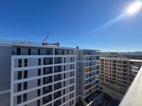 Tirane, shitet apartament 2+1+Ballkon Kati 8, 119 m² 100.000 € (QTU, Univers City)