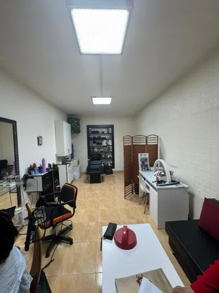 Tirane, jepet me qera dyqan Kati 0, 32 m² 500 € (MYSLYM SHYRI)