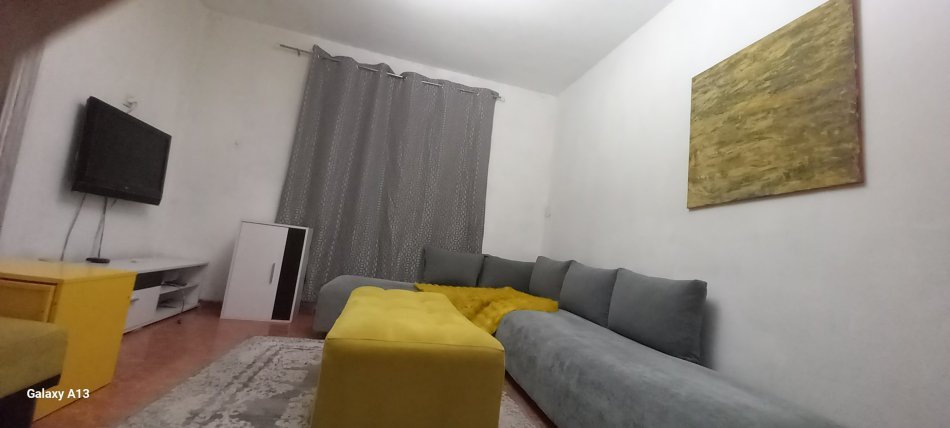 Tirane, jap me qera garsonier Kati 1, 40m² 300 € (Irfan Tomini)