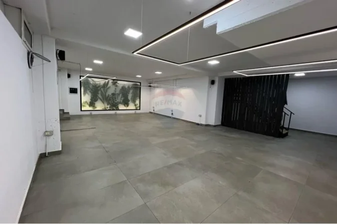 Tirane, jepet me qera ambjent biznesi Kati 0, 270 m² 2.700 € (Qender)