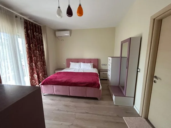 Tirane, jepet me qera apartament 1+1 Kati 6, 135 m² 1.200 € (JEPET ME QERA SUPER APARTAMENTI 3+1 TEK LIQENI I THATE PAS KOPSHTIT BOTANIK)