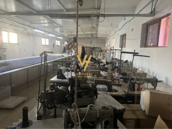 Tirane, jepet me qera ambjent biznesi Kati 0, 1.550 m² 4.500 € (BATHORE)