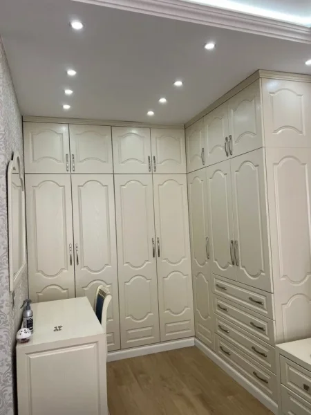 Tirane, jepet me qera 2+1+Ballkon Kati 2, 95 m² 500 € (rruga teodor keko)