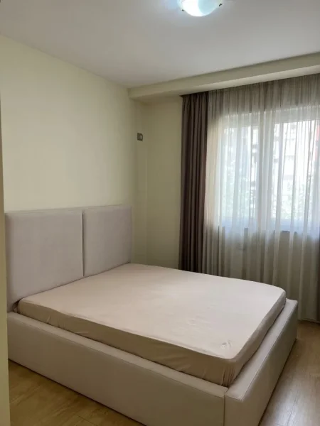 Tirane, jepet me qera 2+1+Ballkon Kati 2, 95 m² 500 € (rruga teodor keko)